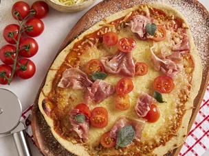 Pizza de Aveia, Mozarela, Presunto de Parma e Tomates Cherry